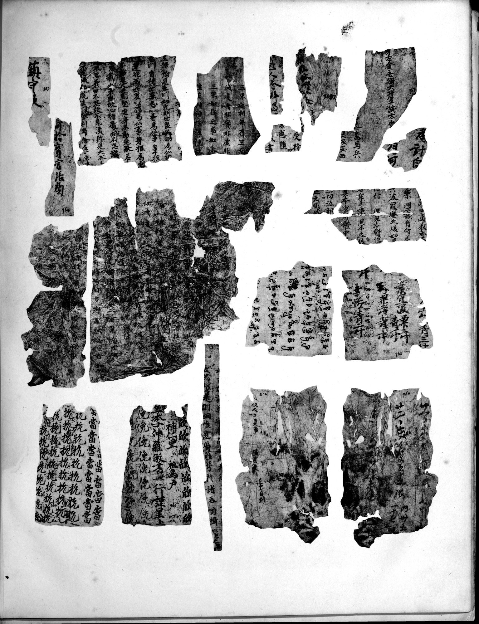 Les documents chinois découverts par Aurel Stein dans les sables du Turkestan Oriental : vol.1 / 395 ページ（白黒高解像度画像）